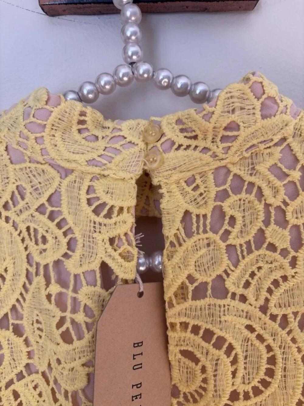 NWT Blu Pepper Womens Size Medium Yellow Lace Shift Dress Sleeveless
